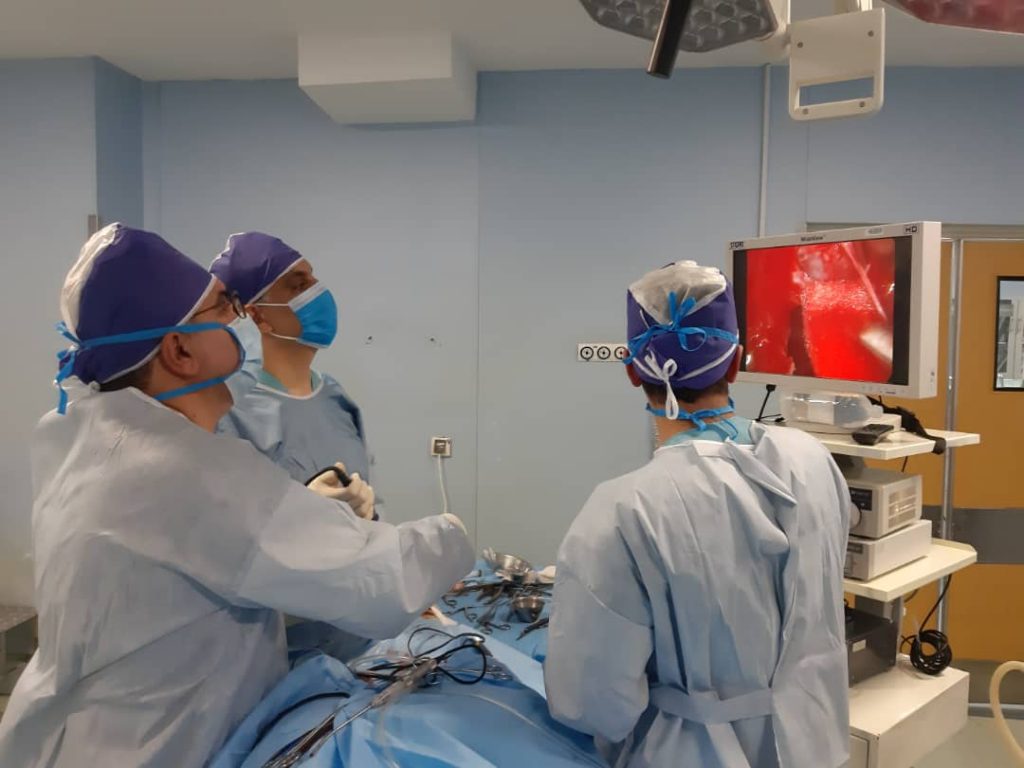 دکتر صمدیان جراح مغز و اعصاب و ستون فقرات